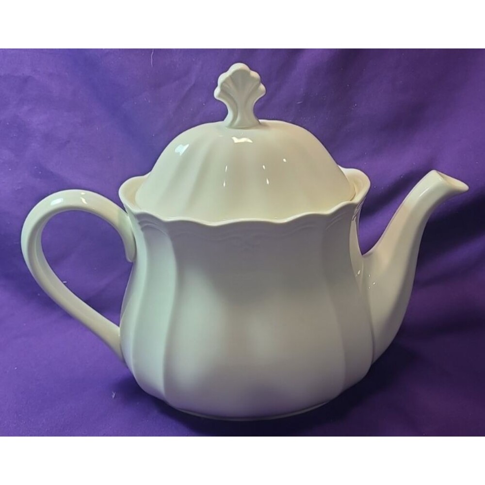 Lenox Casual Elegance Cream Teapot 8" with Lid Beige